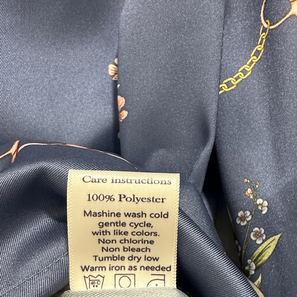 Ronner Design Blouse - Picture 7 of 7
